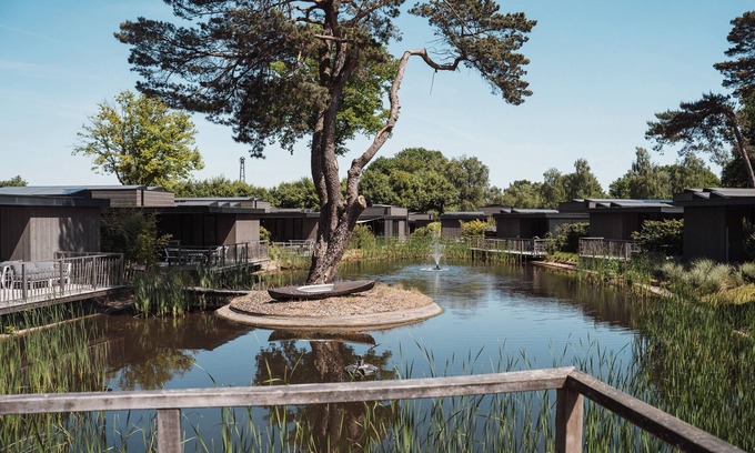 Elst House | This amazing Eco-Lodge designed by an architect is highly luxurious and completely furnished for four persons.