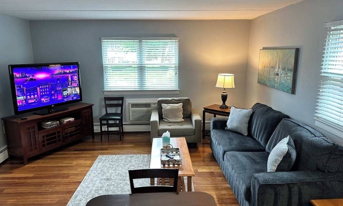 Merion Station Apartment | This apartment is a 2 bedroom(s), 1 bathrooms, located in Narberth, PA.