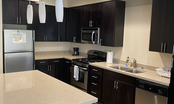 Morena Apartment | This apartment is a 2 bedroom(s), 2.5 bathrooms, located in San Diego, CA.