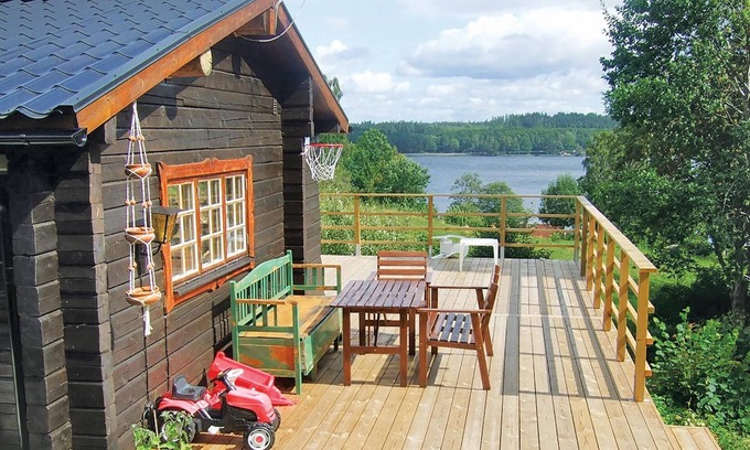 Tranas Municipality House | This beautiful cottage awaits you in a fine location by Lake Noen, in the highlands of Småland and o