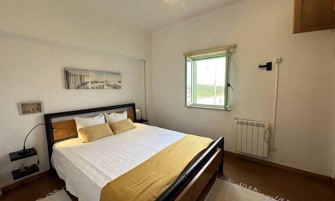 Quiaios Apartment | This comfortable and beautiful apartment, with 2 bedrooms and sea view, in.