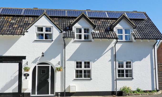 Hopton on Sea Cottage | This delightful cottage provides a ‘home from home’ at a seaside location.