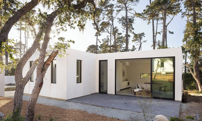Del Monte Forest House | This guest house is a 2 bedroom(s), 1 bathrooms, located in Pebble Beach, CA.