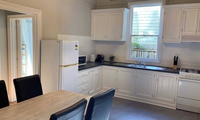 Soldiers Hill House | This house is a 2 bedroom(s), 1 bathrooms, located in Soldiers Hill, VIC.