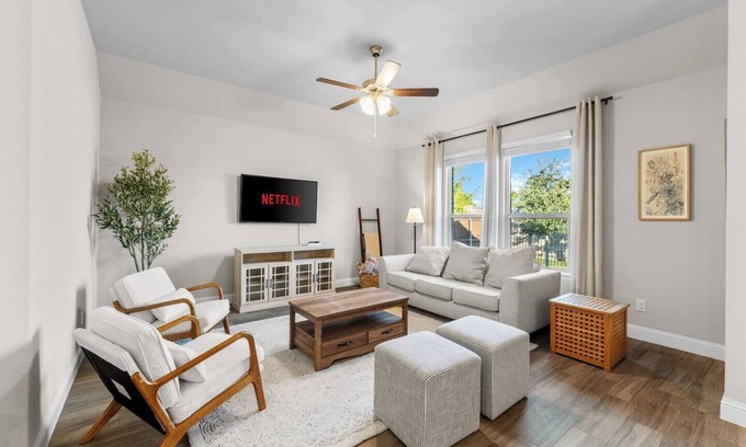 Keller House | This house is a 2 bedroom(s), 2 bathrooms, located in Fort Worth, TX.