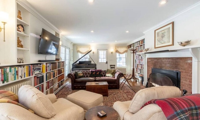 Manchester House | This house is a 2 bedroom(s), 2.5 bathrooms, located in Manchester, VT.