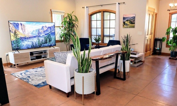 West University House | This house is a 2 bedroom(s), 3 bathrooms, located in Tucson, AZ.