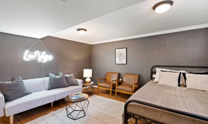 Lexington House | This house is a 3 bedroom(s), 2 bathrooms, located in Lexington, KY.
