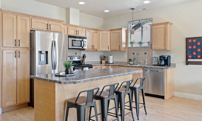 West Longview House | This house is a 3 bedroom(s), 2 bathrooms, located in Longview, WA.