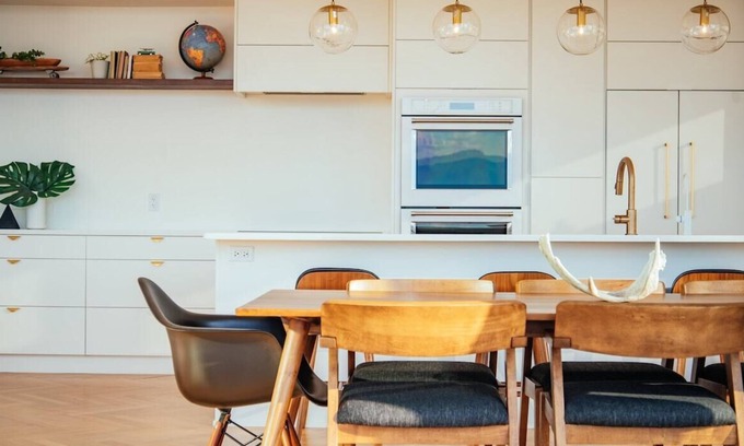Southwest Mission House | This house is a 3 bedroom(s), 3.5 bathrooms, located in Kelowna, BC.