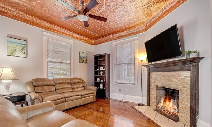 Springfield House | This house is a 3 bedroom(s), 2.5 bathrooms, located in Jacksonville, FL.