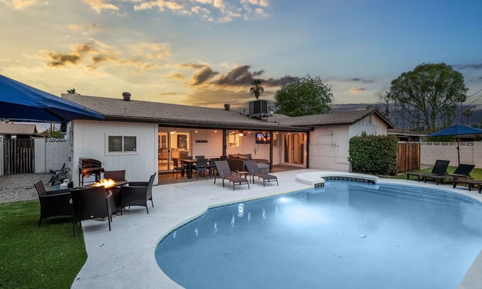 Papago Parkway House | This house is a 4 bedroom(s), 2 bathrooms, located in Scottsdale, AZ.