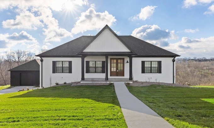 Lancaster House | This house is a 4 bedroom(s), 3 bathrooms, located in Lancaster, KY.