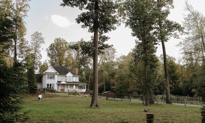 Strasburg House | This house is a 4 bedroom(s), 3 bathrooms, located in Paradise, PA.