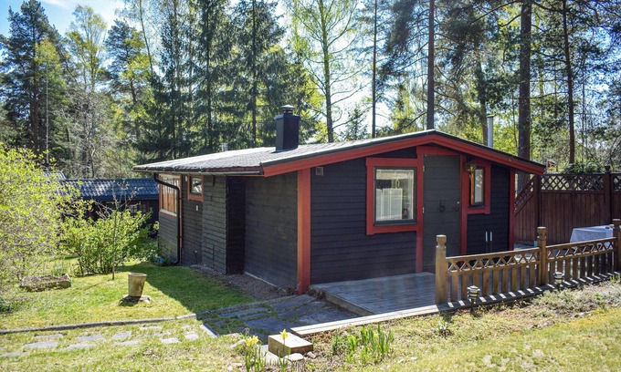 Norrkoping House | This house offers you a large plot with plenty of space to stay and only 350m from the swimming lake