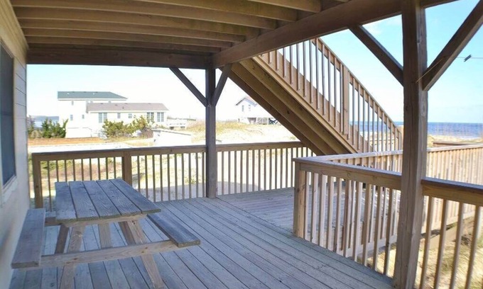 South Nags Head House | This inviting house offers great ocean views!