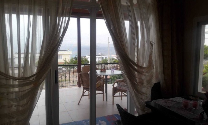 Candarli Villa | This quiet villa on the Aegean coast is suitable for families.
