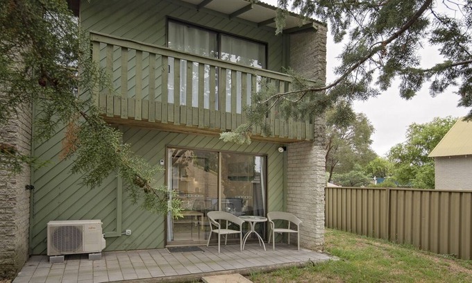 Berridale Apartment | This townhouse is the perfect property for a family or friends on a budget.
