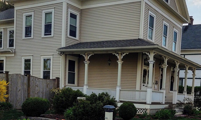 Springfield Apartment | Thompson Extended Stay- Close to everything. Large yard to unwind.