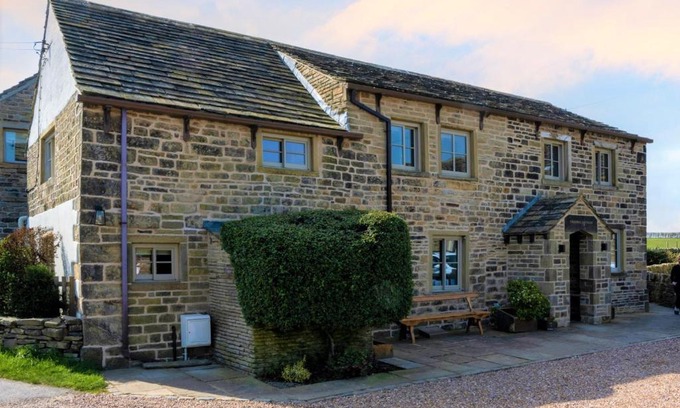 Lepton Apartment | Thornes Cottage