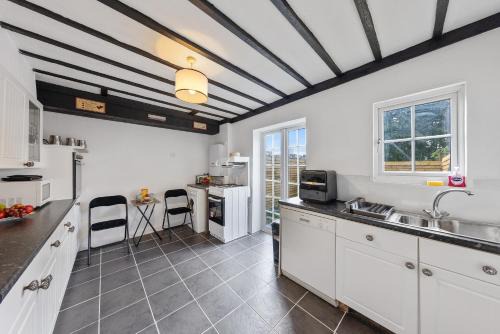 Chatham Villa | Thorold House Charming house for long stays