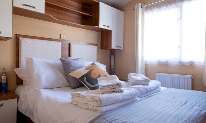 Cleethorpes Apartment | Thorpe Park Pass the Keys