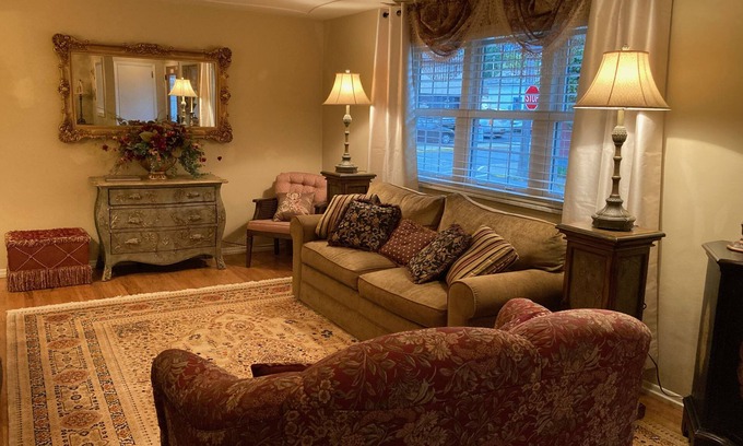 Harmony House | Thoughtfully decorated 3 bedroom Home in Historic Harmony