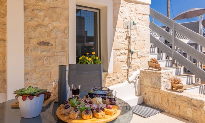 Thrapsano Villa | Thrapsano House for family vacations and or Digital Nomads. Near Iraklion Crete.