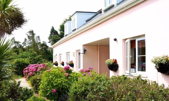 Le Vallon Apartment | Three Bed Apartment Overlooking Garden Ideal For Families