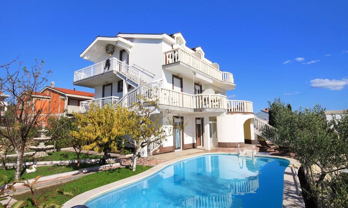 Rogoznica Apartment | Three bedroom apartment near beach Zečevo Rtić, Rogoznica (A-8366-a)