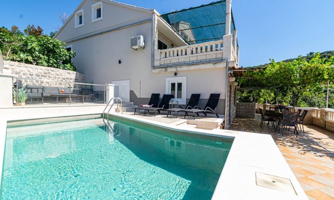 Cove Tri Zala (Zrnovo) Apartment | Three bedroom apartment with terrace and sea view Tri Žala, Korčula (A-558-e)