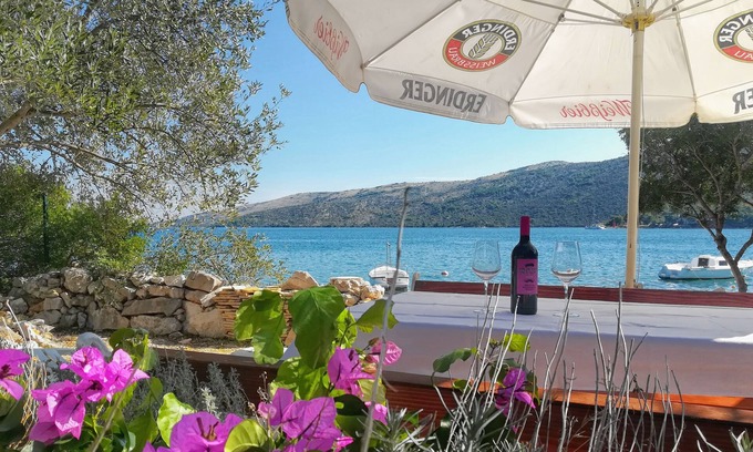 Poljica Apartment | Three bedroom apartment near beach Poljica, Trogir (A-16999-a)