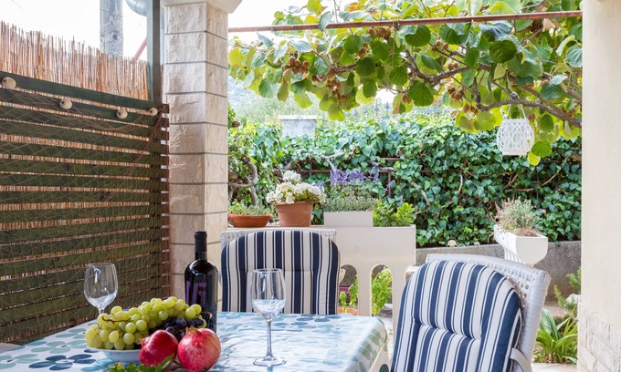 Marina Apartment | Three bedroom apartment with terrace Marina, Trogir (A-5953-b)