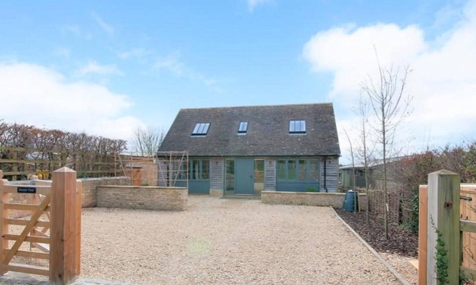 Todenham Cottage | Three bedroom Cotswold holiday cottage - Steeple View