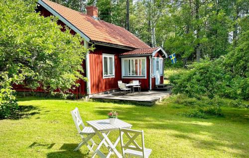 Hultsfred House | Three-Bedroom Holiday Home In Hultsfred