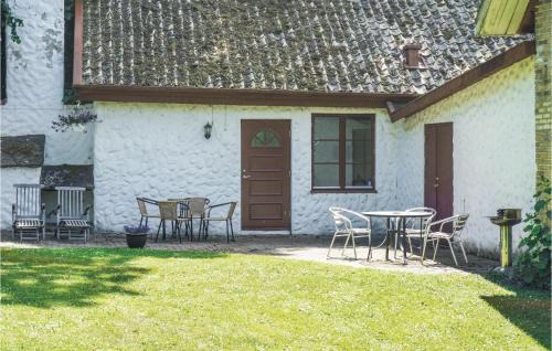 Kopingebro House | Three-Bedroom Holiday Home In Tomelilla