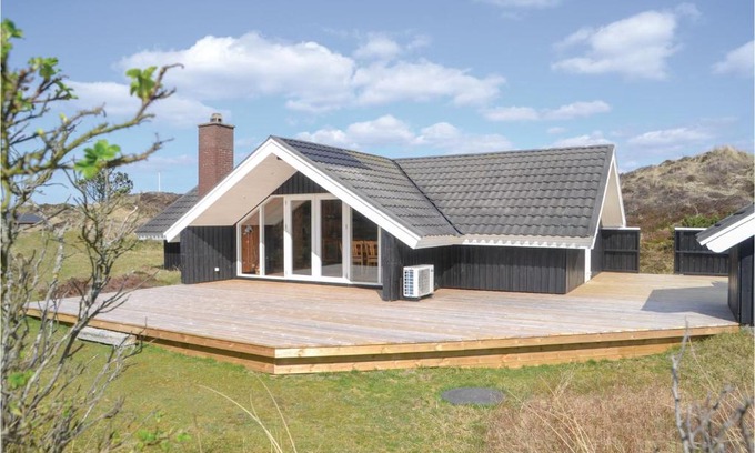 Grærup Strand House | Three-Bedroom Holiday Home in Oksbol