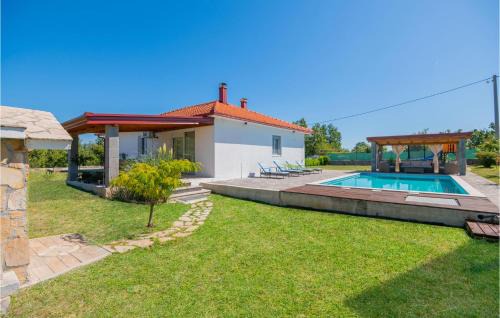 Imotski House | Three-Bedroom Holiday Home In Vinjani Gornji