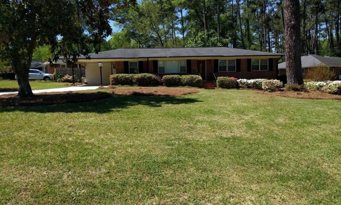 National Hills House | Three Bedroom Ranch with Sunroom! Walking Distance from Augusta National Course!