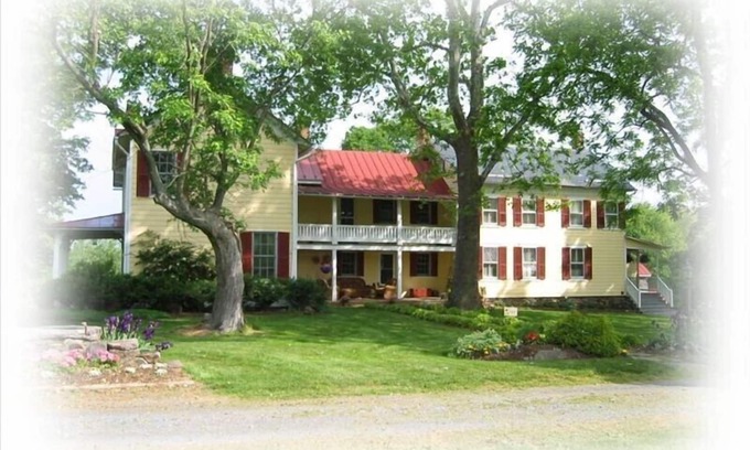 Lovettsville House | Three Bedroom Short Term Rental House on Historic Linden Hall Farm
