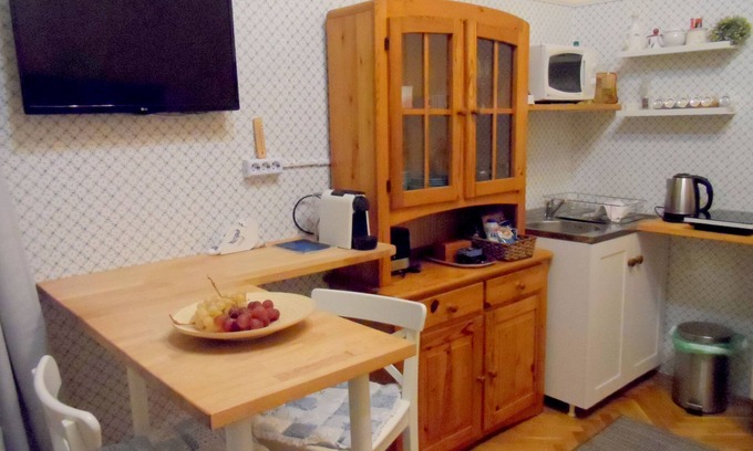 Lagymanyos Apartment | Three bedrooms for 6+ people in Buda, Wifi, AC