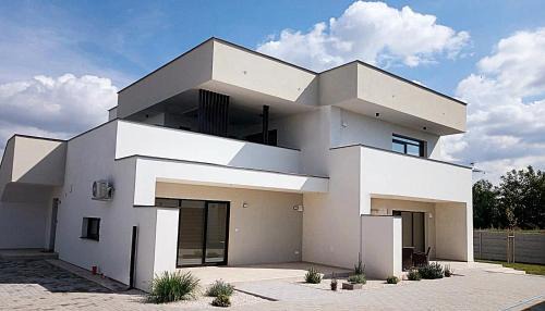 Dunajska Streda Apartment | Three Diamonds Residence