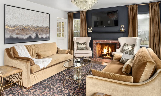 St. Matthews House | Three King Master Bedrooms all on Separate Floors; 7 Total Bedrooms