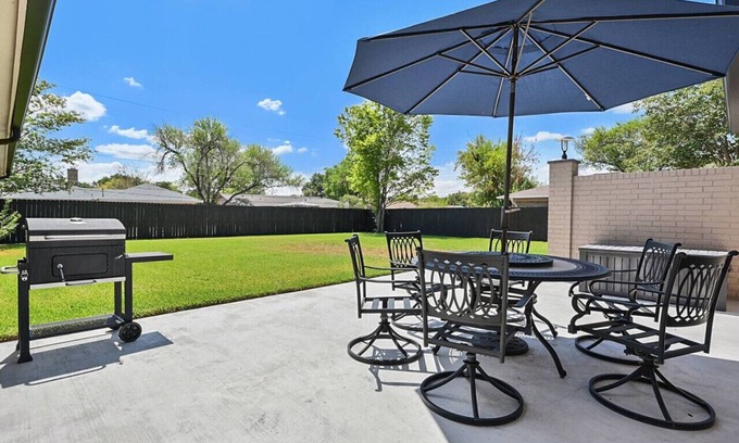 Bryan House | Three Oaks Estate ~ A Grand Family/Group Home!