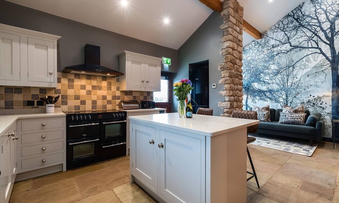 Yockenthwaite Cottage | THREE PEAKS BARN, family friendly, with hot tub in Chapel-Le-Dale
