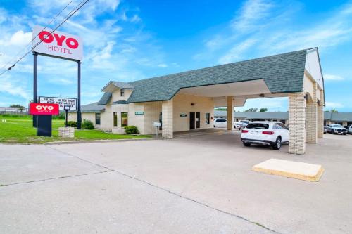 Three Rivers Hotel | Three Rivers Executive Inn & Suites By OYO