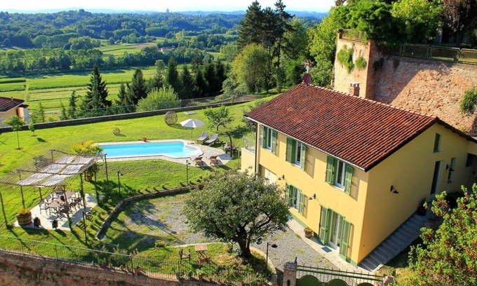 Montafia Apartment | Three-room apartment in country house in Monferrato.