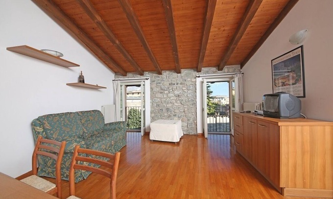 Gargnano Apartment | Three-room apartment Casa Caterina two minutes from the beach