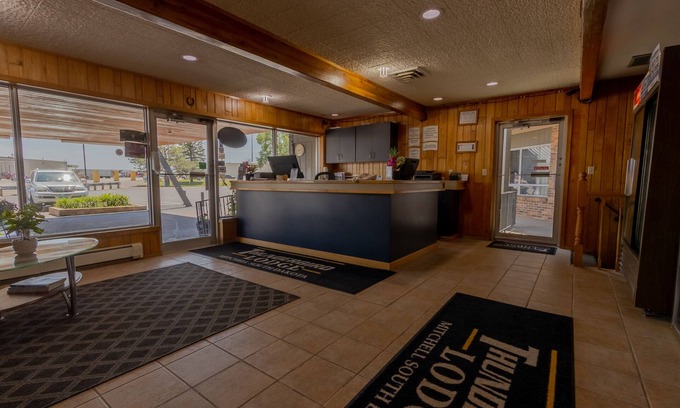 Mitchell Hotel | Thunderbird Lodge