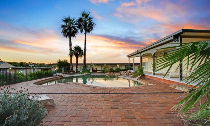 Yass Hotel | Thunderbird Motel